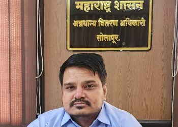 अन्नधान्य वितरण अधिकाऱ्यावर अधिकार गैरवापराचे गंभीर आरोप