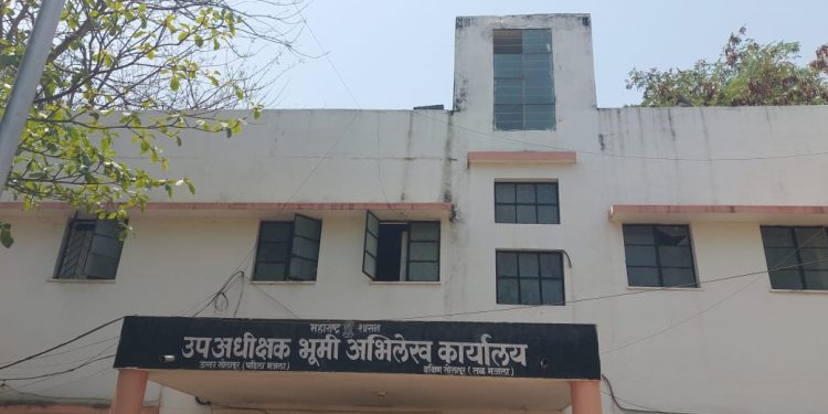 १२ हजारांसाठी सरकारी कार्यालयाचा ‘अंधार’; उत्तर सोलापूर भूमी अभिलेखची वीज कापली!