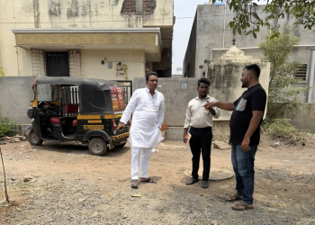 साहेब कित्येक वर्ष झाले पण आमच्या घरासमोरचा रस्ता झाला नाही ; पण आज तुम्ही ते काम पूर्ण केलं..