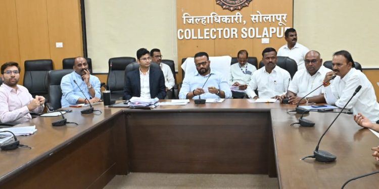 मुख्यमंत्री बळीराजा शेत-पाणंद रस्ते योजनेत सोलापूर जिल्हा अग्रेसर ठेवा : जयकुमार गोरे