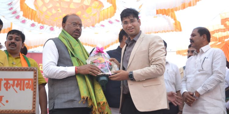तहसीलदारांनी प्रत्येक गावात जाऊन जनतेचे प्रश्न गावातच मार्गी लावावेत ; महसूल मंत्री चंद्रशेखर बावनकुळे