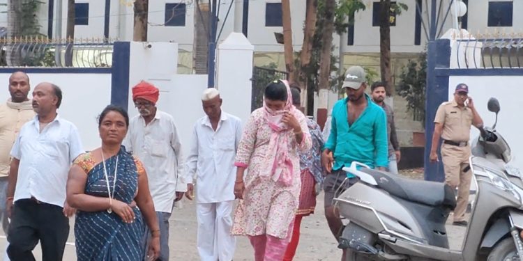 कुंडूबावीमध्ये महिलेसह वृद्ध दांपत्यावर जीवघेणा हल्ला ; घरातील संसारोपयोगी साहित्य लुटल्याची तक्रार