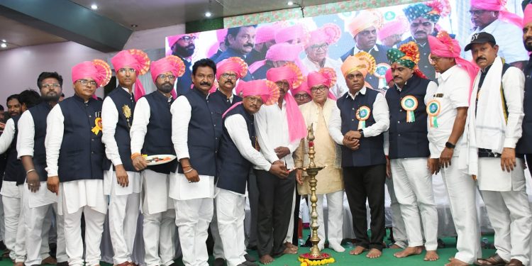 महाराष्ट्र नाभिक महामंडळाचा वधू-वर परिचय मेळावा व सामुदायिक विवाह सोहळा उत्साहात संपन्न