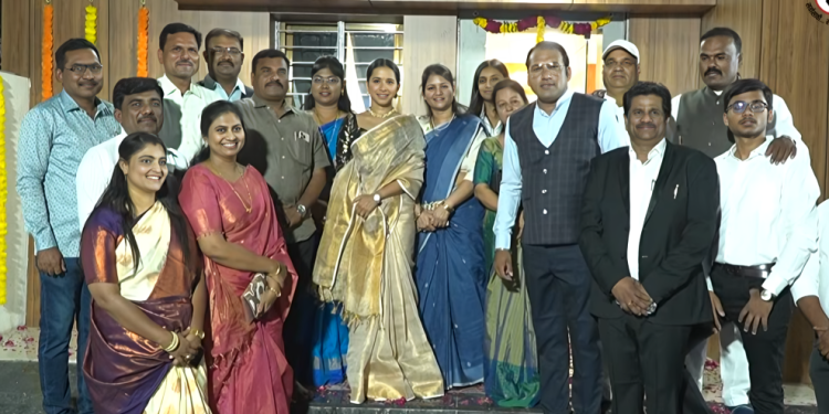स्वास्तिक पतसंस्थेच्या नव्या शाखेचे अभिनेत्री श्रेया बुगडे यांच्या हस्ते उद्घाटन..