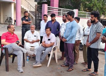 बाजार समिती आवारात रिक्षांना प्रवेश द्या; रिक्षाचालकांची सभापती दिलीपराव माने यांच्याकडे मागणी