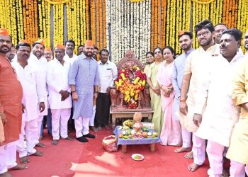 सोलापूरात शिवराज्याभिषेक दिन शिवरायांच्या जयघोषात निनादले सोलापूर; राज्याभिषेक दिन उत्साहात साजरा