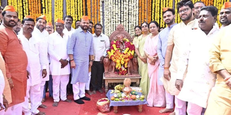 सोलापूरात शिवराज्याभिषेक दिन शिवरायांच्या जयघोषात निनादले सोलापूर..