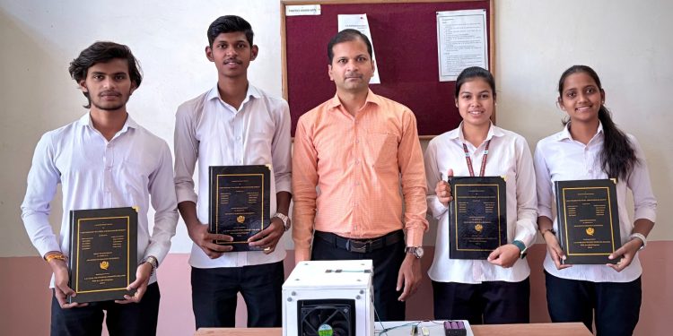 एजी पाटील पॉलिटेक्निकच्या विद्यार्थ्यांचा नाविन्यपूर्ण ईव्ही बॅटरी प्रकल्प