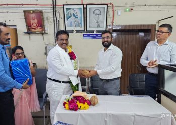32 वर्षांच्या प्रदीर्घ सेवेनंतर संजय कांबळे यांचा रेल्वे सेवेतून निवृत्तीनिमित्त सत्कार