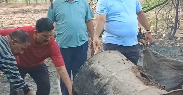 मुळेगाव तांड्यावर पोलिसांचा धडक छापा; ७.४७ लाखांचा हातभट्टी साहित्याचा नाश