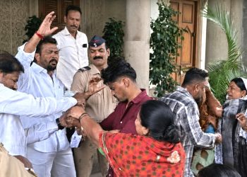 पाथरूड चौकातील ‘त्या’ कुटुंबाचा महापालिका आवारात आत्मदहनाचा प्रयत्न