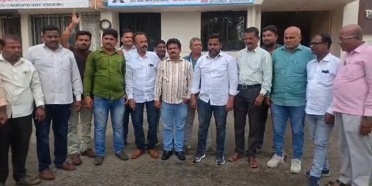 “धमकीच्या आरोपानंतर पत्रकार संघटना आक्रमक; कारवाईसाठी जोरदार आंदोलन”