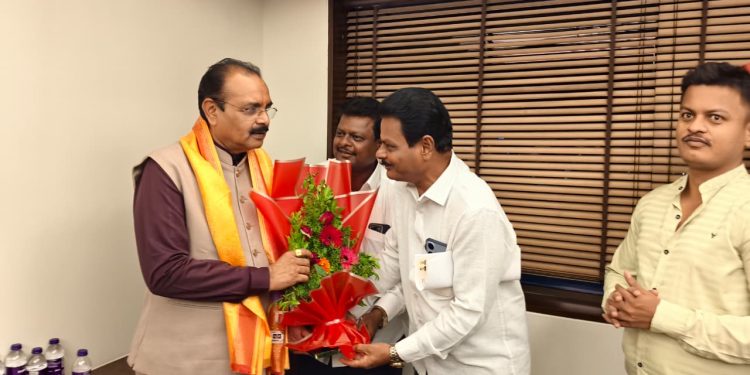 आदिवासी पारधी समाजातील युवकांना नोकरीची संधी देण्याचे एमडी औंडीकर यांचे निर्देश
