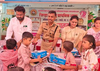 पोलीस आयुक्तांच्या उपस्थितीत जिल्हा परिषद शाळेत विद्यार्थ्यांचे स्वागत