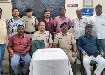 सोलापूर लोहमार्ग पोलिसांचा विक्रमः आंतरराज्यीय दागिने चोराला 3 तासांत ठोकल्या बेड्या..