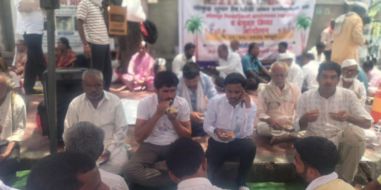 गोकुळ कारखान्याविरोधातील शेतकऱ्यांचा लढा तीव्र; १२ व्या दिवशीही ठिय्या आंदोलन कायम