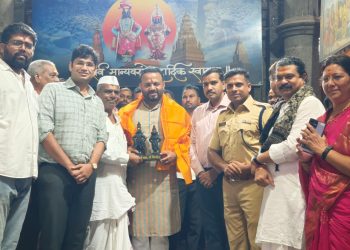 पालकमंत्री जयकुमार गोरे यांनी घेतले श्री विठ्ठल-रुक्मिणी मुखदर्शन