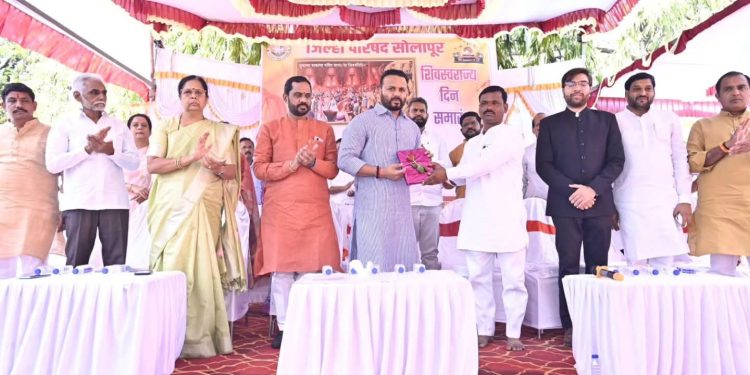 पालकमंत्री जयकुमार गोरे यांच्या हस्ते जिल्हा परिषदेत शिवस्वराज्य दिन उत्साहात..
