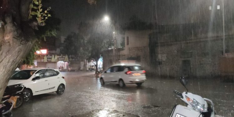 रात्रीच्या पावसाने सोलापूरकरांना दिलासा ;पुढील चार दिवस हलक्या सरींचा अंदाज