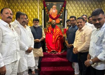 ब्रहन्मठात उद्योगमंत्री उदय सामंत यांनी घेतले ; डॉ. मल्लिकार्जुन शिवाचार्य महाराजांचे घेतले दर्शन