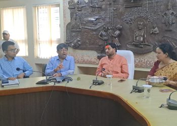मुख्यमंत्री सल्लागार प्रवीणसिंह परदेशी यांच्या अध्यक्षतेखाली आढावा बैठक संप्पन्न