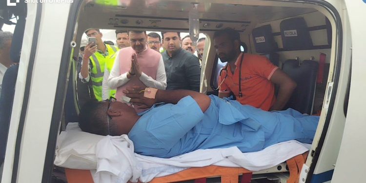 वारीत हृदयविकाराचा झटका; मुख्यमंत्र्यांच्या तत्परतेने वाचला जीव