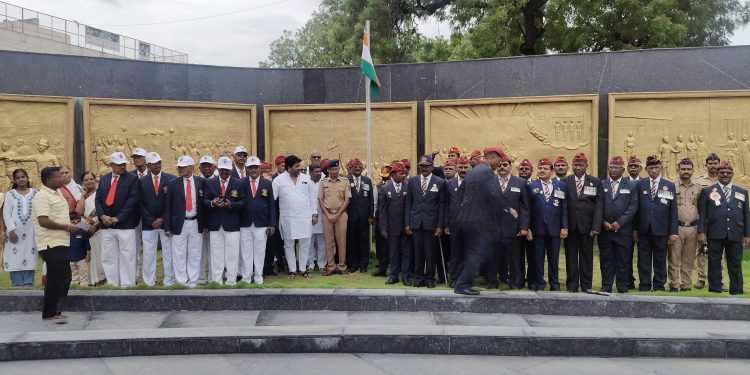कारगिल वीरांना सोलापूरची मानवंदना; पार्क चौकात तिरंग्याखाली राष्ट्राभिमान जागा
