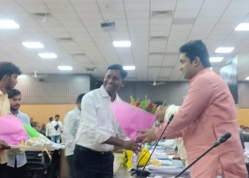 जिल्हा नियोजन समितीत कोठेंचा मुद्दा ; झोपडपट्टीतील वीजतारांवर कोठेंचे लक्षवेध