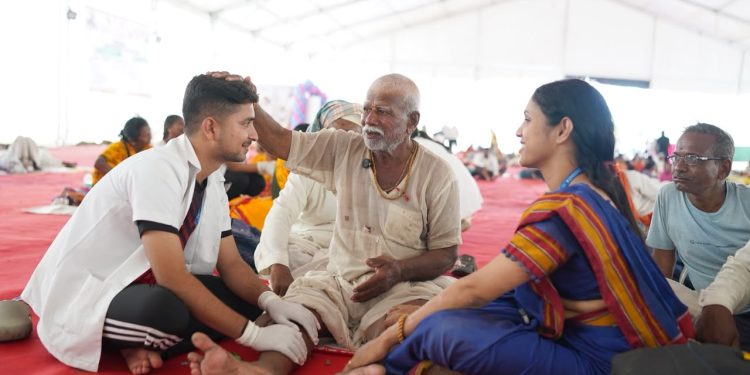 वारकऱ्यांच्या सेवेत ‘चरणसेवा’; ४.९६ लाख भाविकांना दिलासा