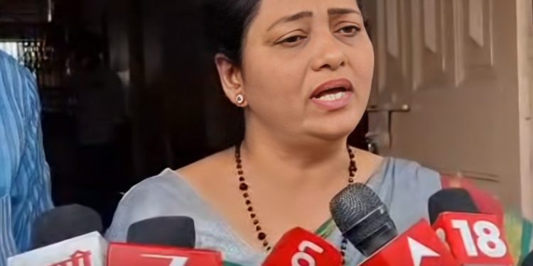 ‘सामाजिक कार्याचा मुखवटा, अन् गंभीर आरोपांचा भडिमार ; सायरा शेख