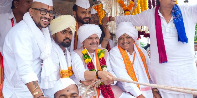 माऊलींच्या चरणी मुख्यमंत्र्यांचे साकडे ; “राज्यात सर्वत्र चांगला पाऊस पडू दे