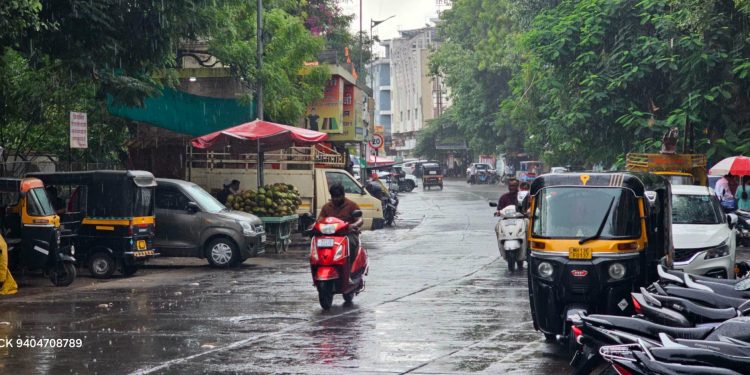 सोलापूर शहरात सलग तिसऱ्या दिवशी रिमझिम पावसाची हजेरी
