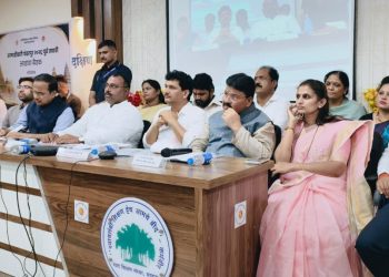 वारकऱ्यांच्या सेवेसाठी यंदा वारीत ३५३ रुग्णवाहिका, ४३ आयसीयू आणि प्रथमच एअर ॲम्बुलन्स..