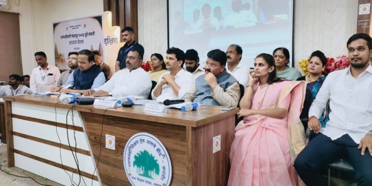 वारकऱ्यांच्या सेवेसाठी यंदा वारीत ३५३ रुग्णवाहिका, ४३ आयसीयू आणि प्रथमच एअर ॲम्बुलन्स..