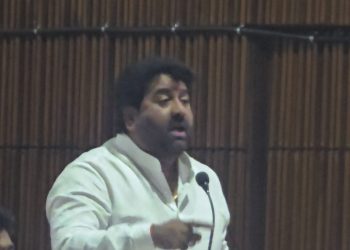 १४ बस, १०२ कामगार नेमके कुठे?; स्थायी समितीत चेतन नरोटे आक्रमक