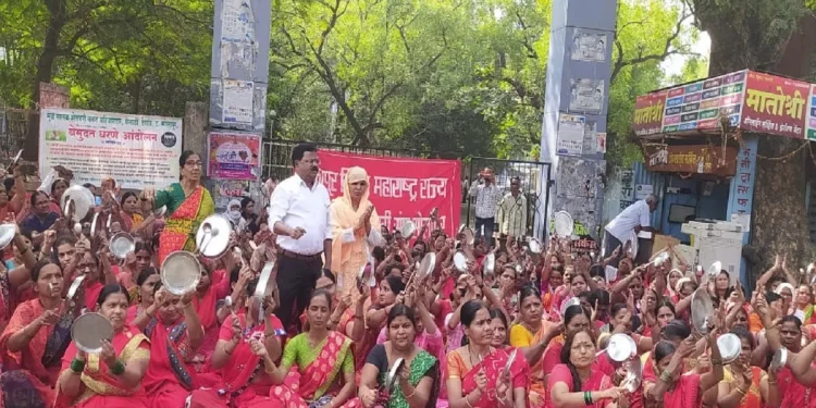 ‘न्याय हवा, आश्वासन नको!’ अंगणवाडी कर्मचाऱ्यांचा आक्रमक मोर्चा