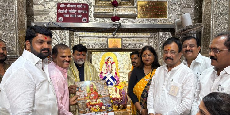 मंत्री उदय सामंत : वटवृक्ष स्वामी महाराज देवस्थानात घेतले दर्शन; मंदिर समितीकडून सत्कार