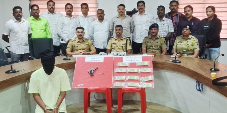 गावठी पिस्तूल, काडतुसे अन् साडेपाच लाखांची रोकड जप्त ; एमआयडीसी पोलिसांची  कारवाई