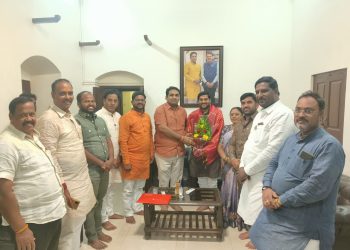 विक्रमी ठरावांमुळे ; महापौर कोंड्यालांचा आमदार कोठेंकडून सत्कार