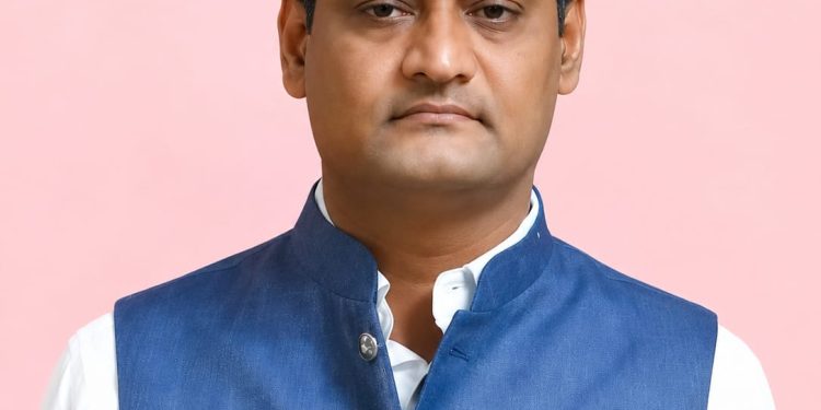 रविंद्र देशमुख यांना ‘कै. अविनाश कुलकर्णी स्मृती आदर्श पत्रकार पुरस्कार’ जाहीर