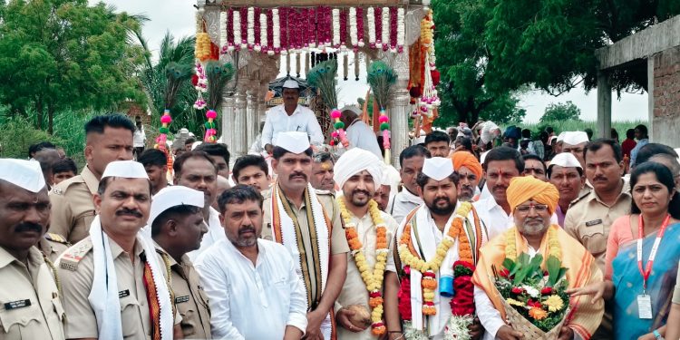 माढा तालुक्यात संत एकनाथ महाराज पालखीचे जल्लोषात स्वागत