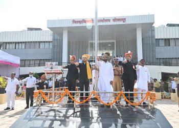 जलसंधारणातून दुष्काळमुक्त महाराष्ट्राचा संकल्प ; पालकमंत्री जयकुमार गोरे