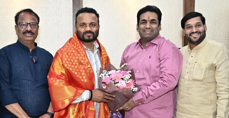 “राजकारणातील ‘आसराणी’ संजय राऊत; जयकुमार गोरे यांच्या कामाचे कौतुक करत देवेंद्र कोठेंचा घणाघात”