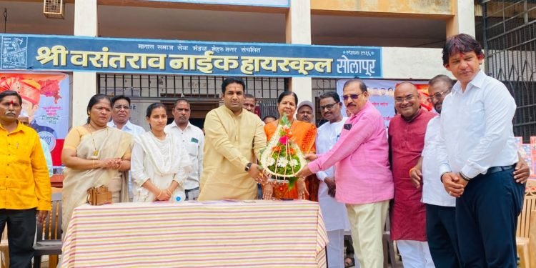 स्व. विष्णुपंत तात्यासाहेब कोठे प्रतिष्ठानचा पुढाकार; ५६ हजार वह्यांच्या वाटपाला प्रारंभ