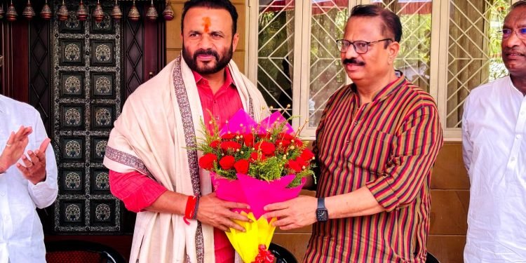 विकासाची नवी दिशा देणारे नेतृत्व : दिलीपराव माने