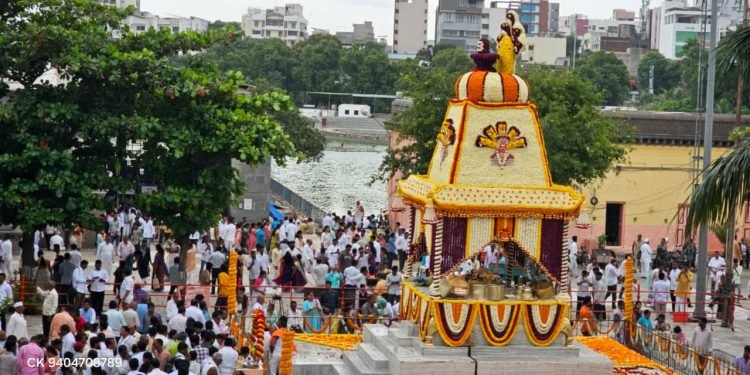सिद्धेश्वर मंदिरासह प्रमुख मंदिरांत भाविकांची अलोट गर्दी
