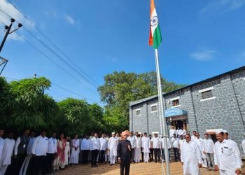 मंद्रूपमध्ये स्वातंत्र्यदिन ; अप्पर तहसील कार्यालयात ध्वजारोहण संप्पन..