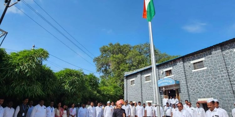 मंद्रूपमध्ये स्वातंत्र्यदिन ; अप्पर तहसील कार्यालयात ध्वजारोहण संप्पन..
