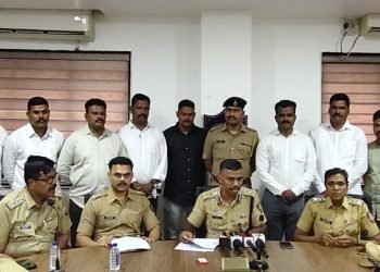 कामाच्या बहाण्याने रेकी; द प्लॅटिनोमधील वायर चोरीचा पर्दाफाश चौघे जेरबंद
