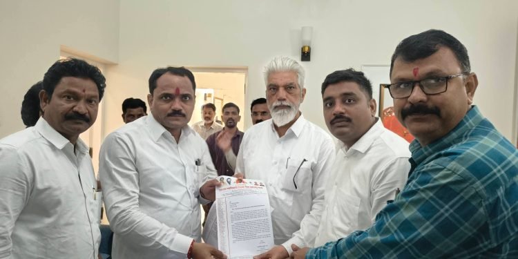 आडसुळ-मंत्री भुसे यांच्या भेटीत शिक्षकांच्या प्रलंबित प्रश्नांवर खल